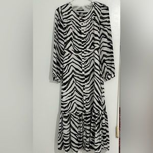 BANANA REPUBLIC BLACK AND WHITE ZEBRA PATTERN DRESS SIZE 0